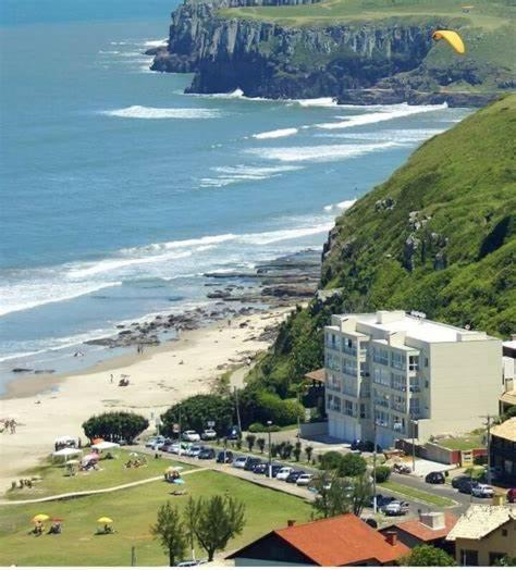 Kitnet K1 Em Torres-Rs - Na Mais Bela Praia Gaucha - Cozinha - Banheiro - Ar Condicionado - Smart Tv 32' - Wi-Fi - Anfitria Superhost No Bnb Eksteriør bilde