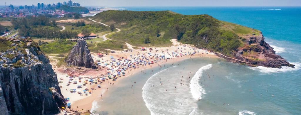Kitnet K1 Em Torres-Rs - Na Mais Bela Praia Gaucha - Cozinha - Banheiro - Ar Condicionado - Smart Tv 32' - Wi-Fi - Anfitria Superhost No Bnb Eksteriør bilde