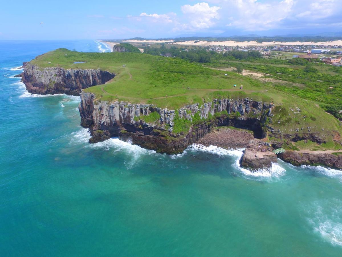 Kitnet K1 Em Torres-Rs - Na Mais Bela Praia Gaucha - Cozinha - Banheiro - Ar Condicionado - Smart Tv 32' - Wi-Fi - Anfitria Superhost No Bnb Eksteriør bilde
