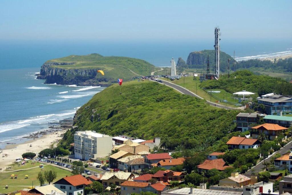Kitnet K1 Em Torres-Rs - Na Mais Bela Praia Gaucha - Cozinha - Banheiro - Ar Condicionado - Smart Tv 32' - Wi-Fi - Anfitria Superhost No Bnb Eksteriør bilde