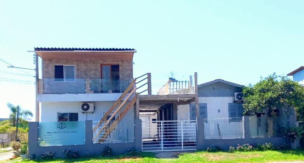 Kitnet K1 Em Torres-Rs - Na Mais Bela Praia Gaucha - Cozinha - Banheiro - Ar Condicionado - Smart Tv 32' - Wi-Fi - Anfitria Superhost No Bnb Eksteriør bilde